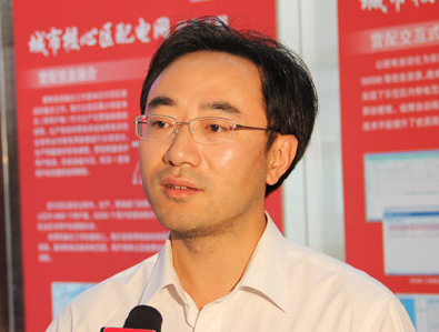 天津城南供電分公司運(yùn)維檢修部副主任周仁接受人民網(wǎng)天津視窗采訪。（攝影：崔新耀）