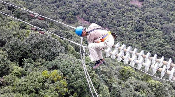 高空線路秋檢 確?？煽抗╇? /></a>
				<span>高空線路秋檢 確?？煽抗╇?/span>
			</li>
			<li>
				<a href=