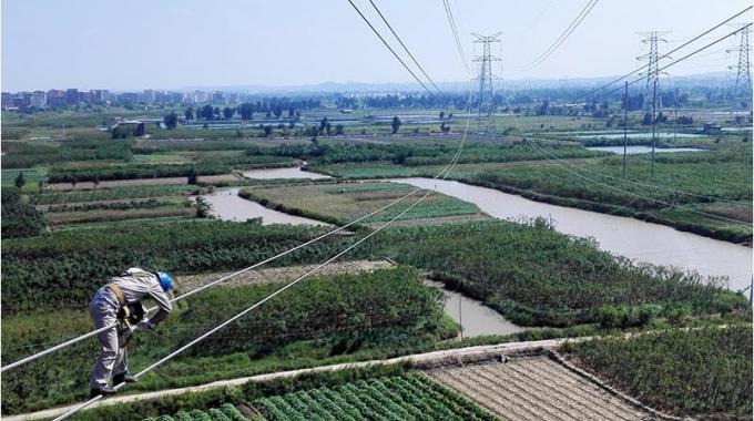 高空作業(yè)線路體檢 確?？煽抗╇? /></a>
				<span>高空作業(yè)線路體檢 確?？煽抗╇?/span>
			</li>
			<li>
				<a href=