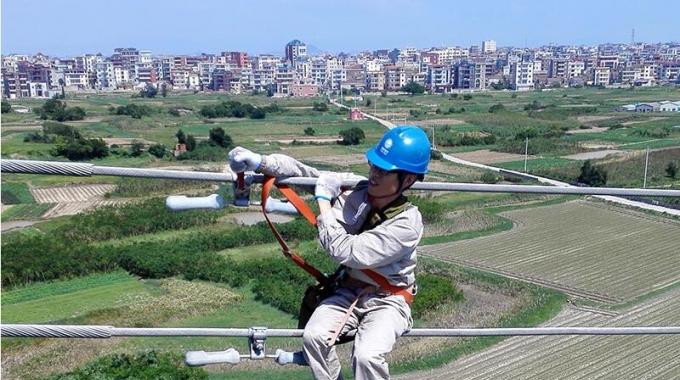 高空作業(yè)線路體檢 確?？煽抗╇? /></a>
				<span>高空作業(yè)線路體檢 確保可靠供電</span>
			</li>
		</ul>
	</div>
	
	<div   class=