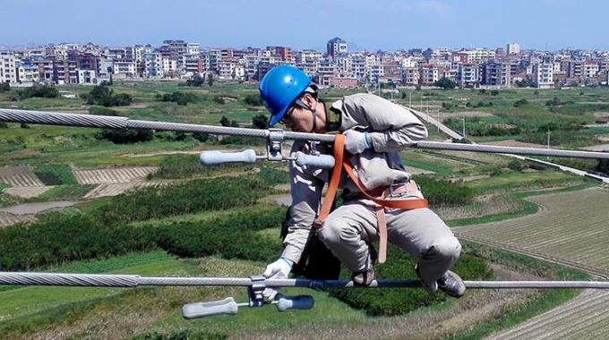 高空作業(yè)線路體檢 確?？煽抗╇? /></a>
				<span>高空作業(yè)線路體檢 確?？煽抗╇?/span>
			</li>
			<li>
				<a href=