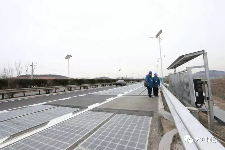 漲知識！高速公路上汽車怎么邊跑邊？