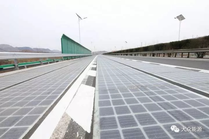 漲知識！高速公路上汽車怎么邊跑邊？