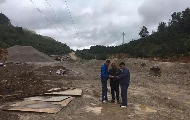 聽說最近輸電線路和鐵塔“火”啦！