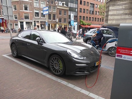 牽手紅旗 漢能太陽能汽車會更進一步嗎？