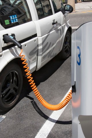 無(wú)線充電革命正悄悄萌芽 充電樁能否保其身？
