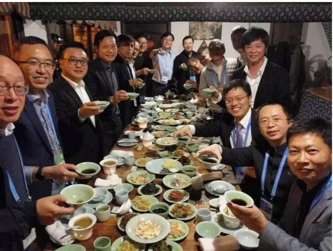 互聯(lián)網(wǎng)大佬的頂級(jí)飯局都吃啥？網(wǎng)友：看到了生態(tài)農(nóng)業(yè)的明天！