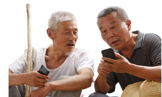 響應(yīng)總理號召，天天學(xué)農(nóng)用手機(jī)“新農(nóng)具”助力鄉(xiāng)村振興