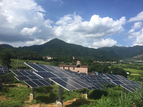 逆勢(shì)上市漲停 這兩家光伏企業(yè)有何秘訣？