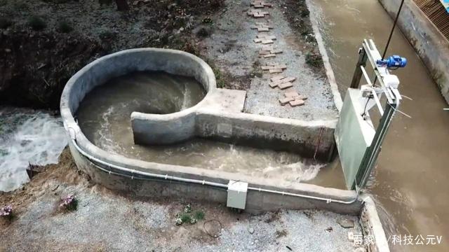 小型發(fā)電機(jī)，放到河里就有免費(fèi)的電，一天產(chǎn)的電夠60戶人家用