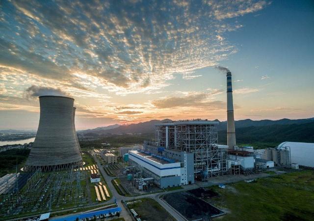 我國(guó)的火電廠燃燒一噸的煤礦，能產(chǎn)生多少電量？