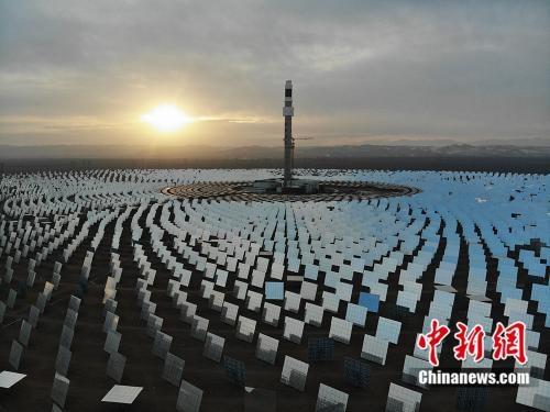 中國首個(gè)百兆瓦級熔鹽塔式光熱電站在敦煌建成